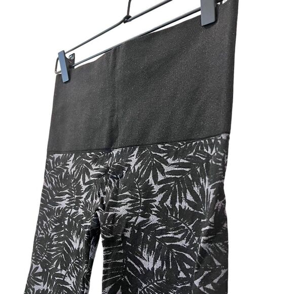 SOMA Black Grey Leaf Print Seamless Cropped Shapewear Leggings High Waisted Sz M - Picture 4 of 6